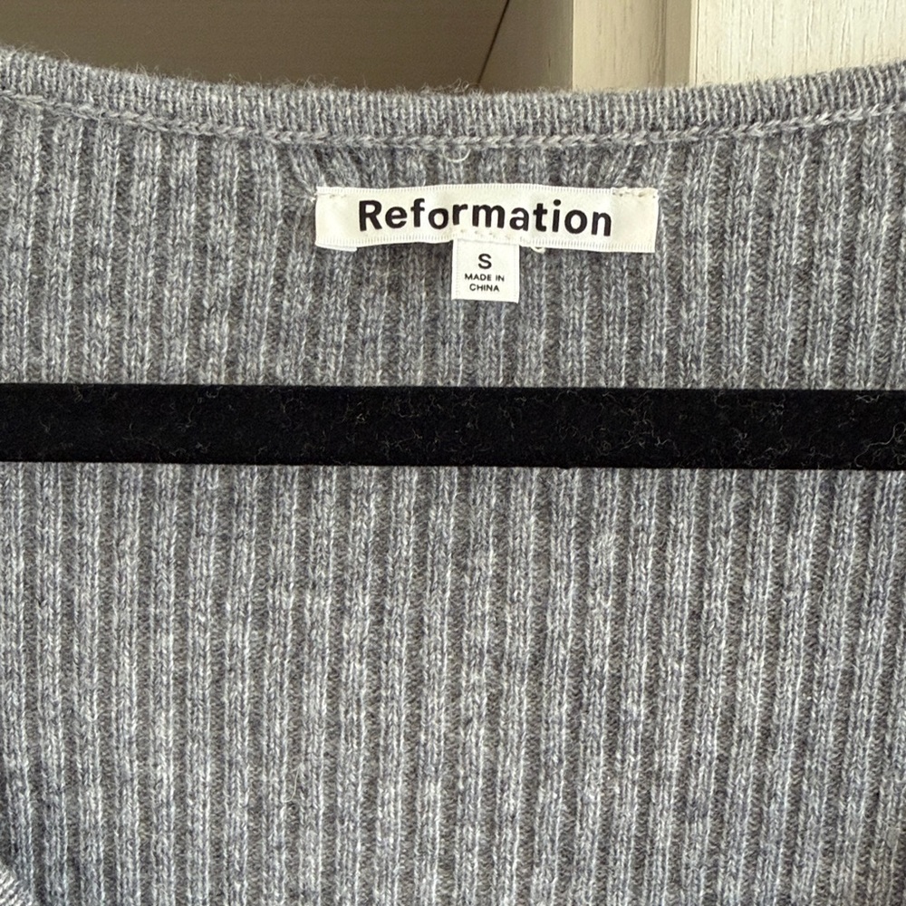 Reformation Hart Cashmere V-Neck Sweater - Grey - Picture 2 of 10